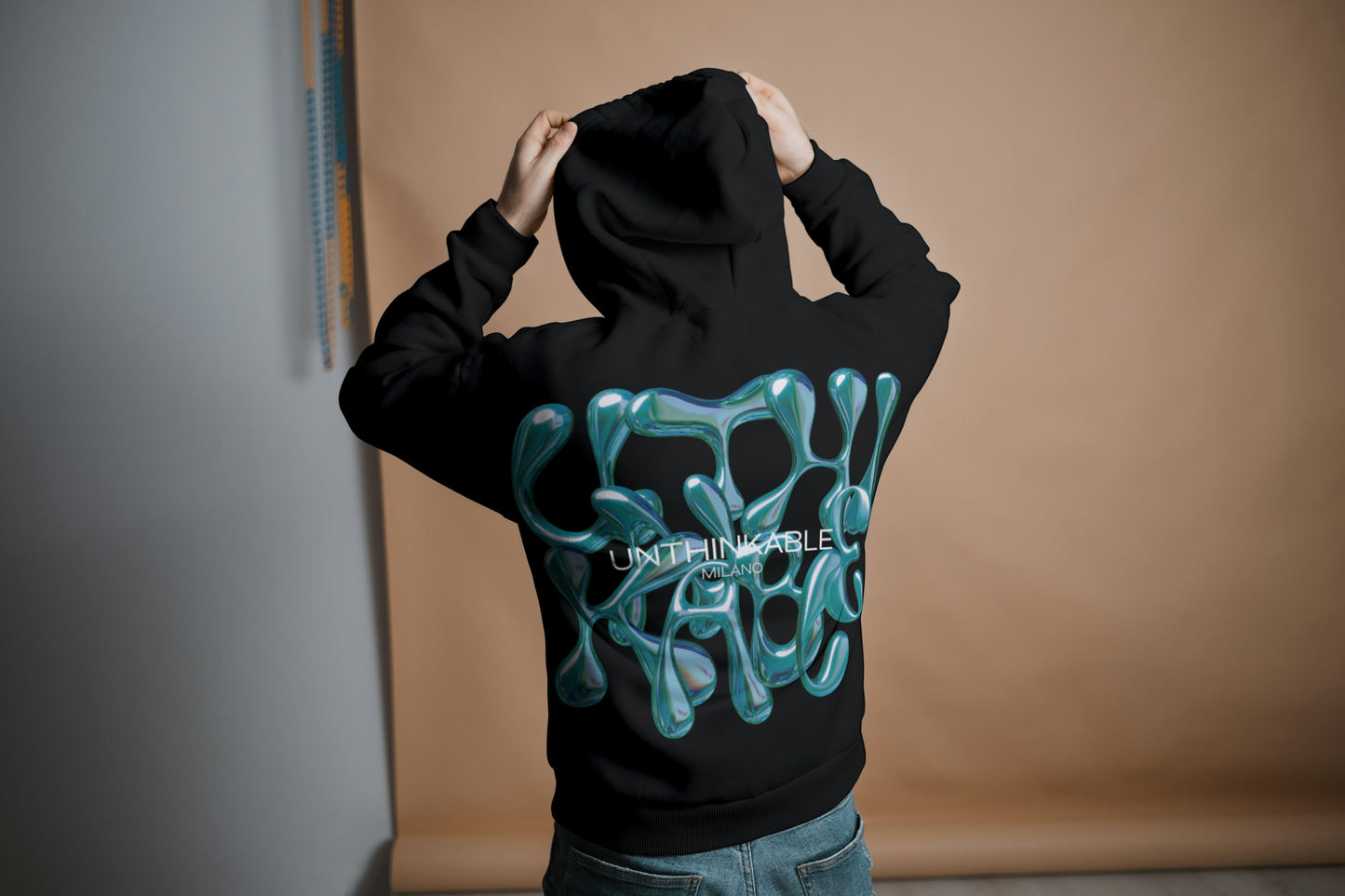 Felpa con Cappuccio Unthinkable Milano con logo retro verde