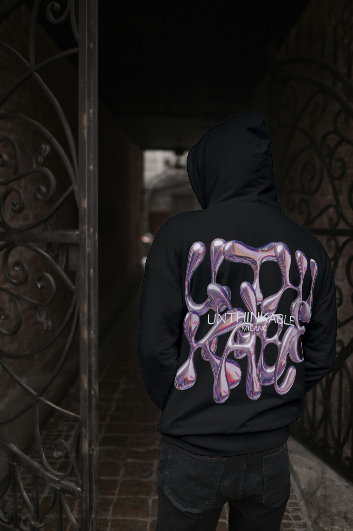 Felpa con Cappuccio Unthinkable Milano con logo retro viola