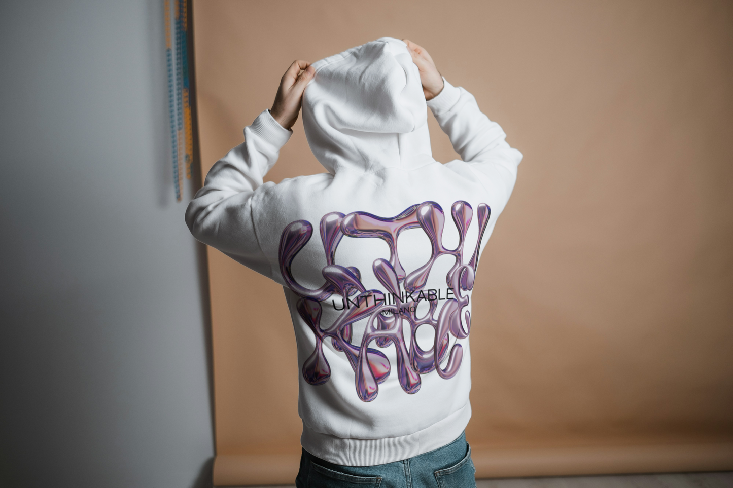 Felpa con Cappuccio Unthinkable Milano con logo retro viola