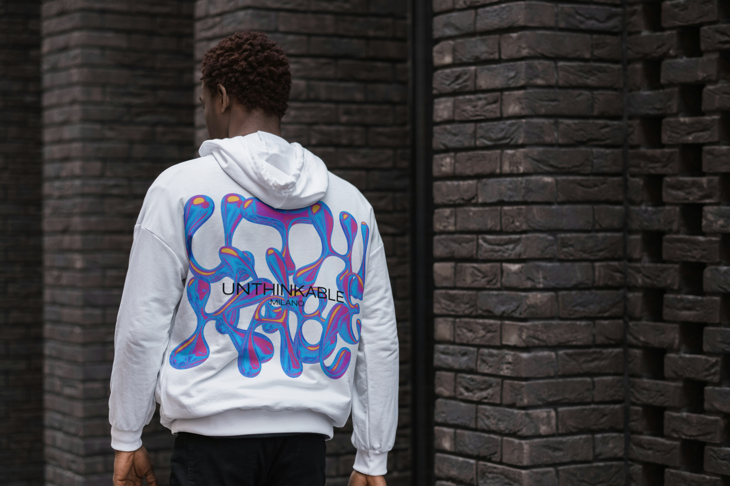 Felpa con Cappuccio Unthinkable Milano con logo retro thermo